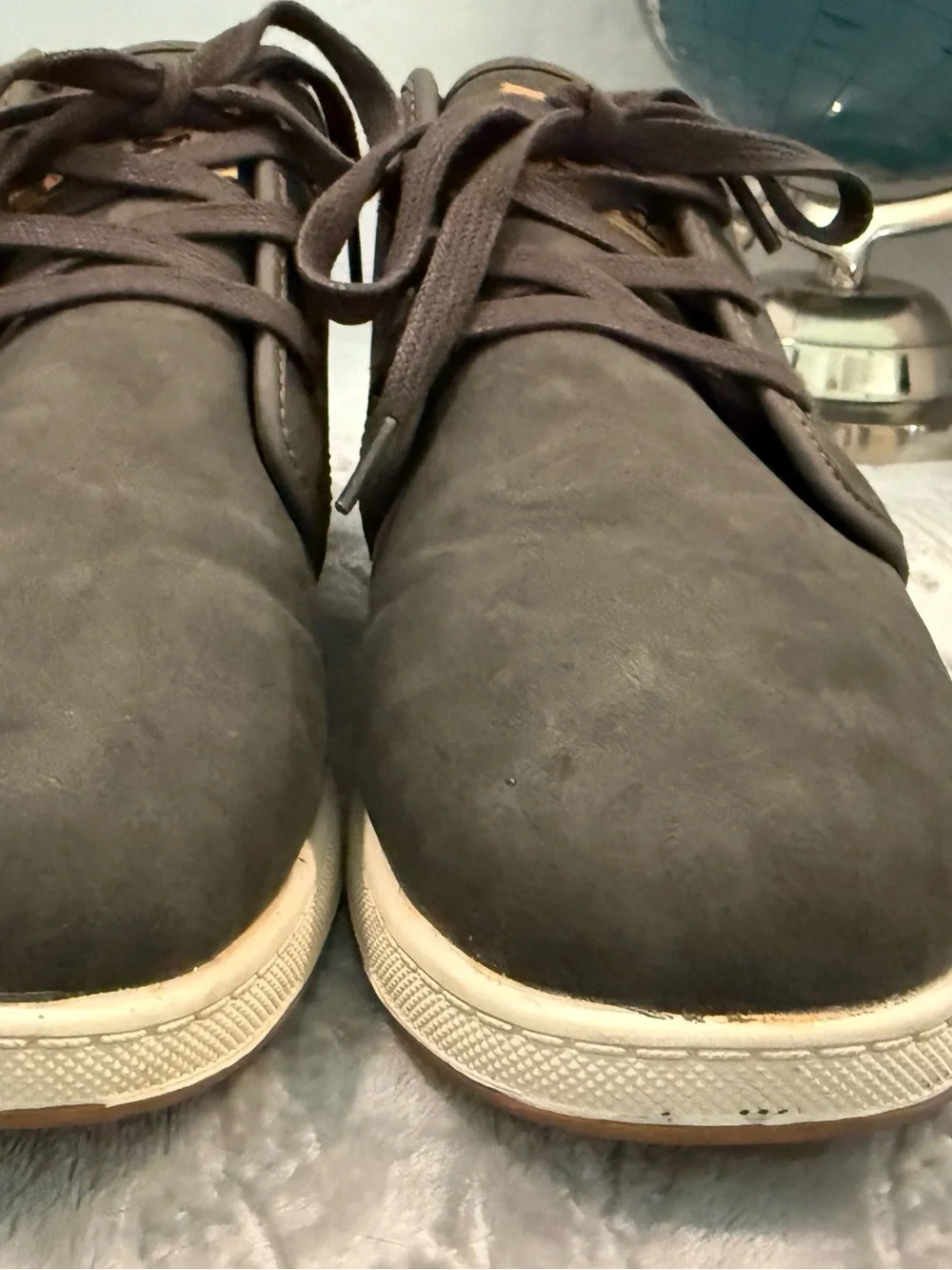 Levi's Men's Dark Gray Confort Chukka Boots with White Sole